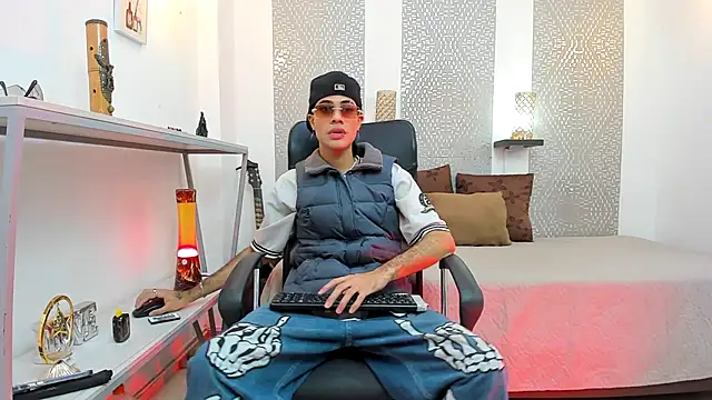 JacobBlackwell  online show from October 2025 07:57:02 PM