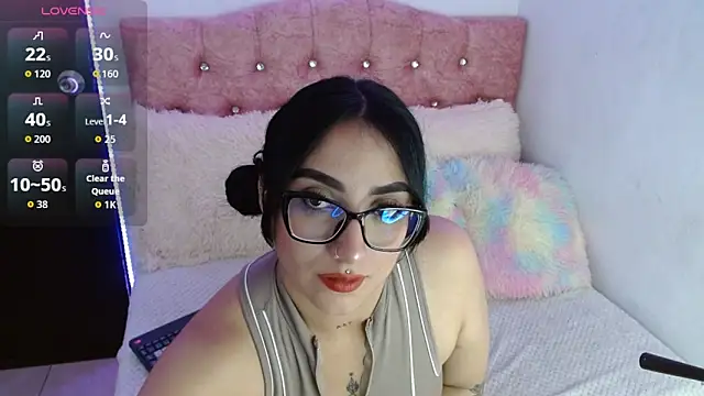 SeleneMore online show from December 2025 04:48:02 PM