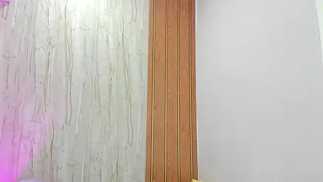 luisabecker  online show from November 2025 01:39:01 PM