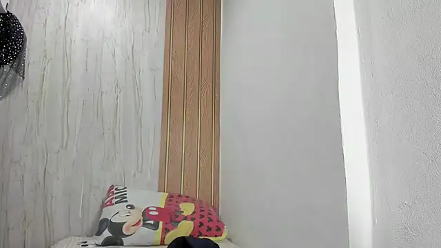 luisabecker  online show from November 2025 01:58:01 PM