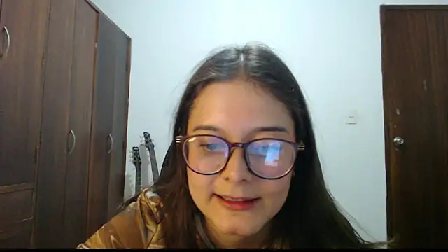 Snapshot of CarlaLorez chatting on March 2026 12:07:01 AM CarlaLorez online show from March 2026 12:07:01 AM