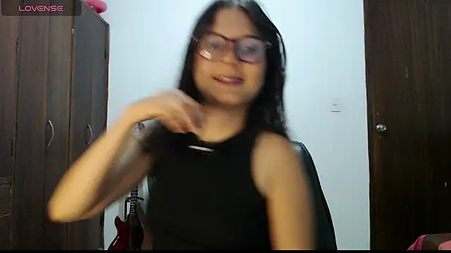 Snapshot of CarlaLorez chatting on May 2026 11:54:01 PM CarlaLorez online show from May 2026 11:54:01 PM