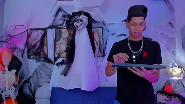 Little nicoll online show from October 2025 11:50:01 PM