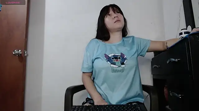 Damara Rolands- online show from November 2025 06:43:02 PM