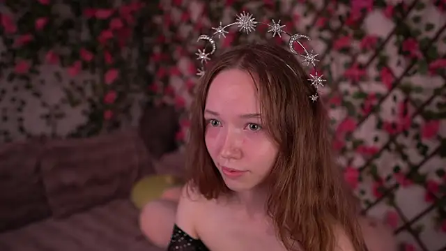 Petite Polly online show from November 2025 06:10:01 PM