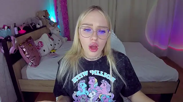 CeaneLino online show from October 2025 07:36:02 PM