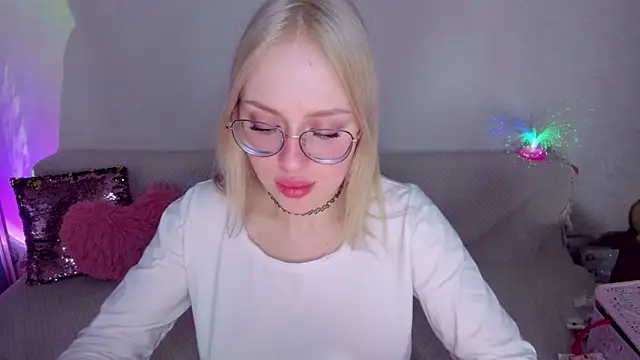 CeaneLino online show from February 2026 07:32:02 PM