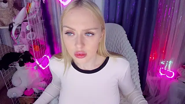 CeaneLino online show from March 2026 03:37:02 PM