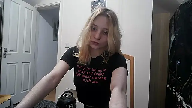Snapshot of cinnamon-xx chatting on May 2026 03:59:01 AM cinnamon-xx online show from May 2026 03:59:01 AM