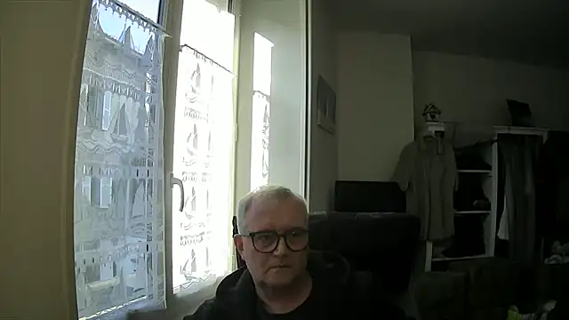 Snapshot of macdut67 chatting on October 2025 04:04:02 PM macdut67 online show from October 2025 04:04:02 PM