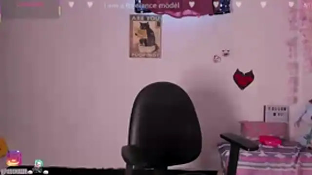 Emilycollei online show from November 2025 03:55:01 PM