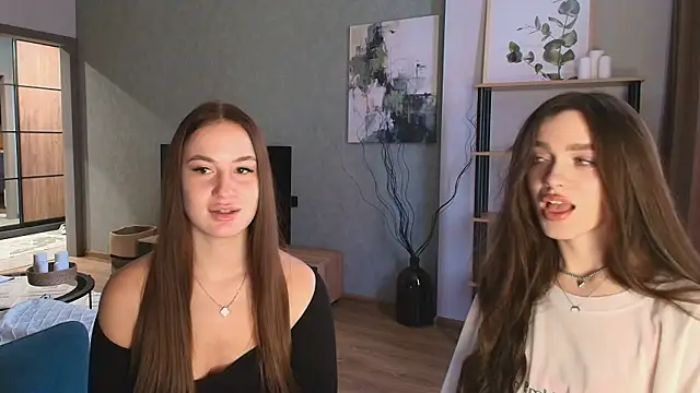 MayaGlow online show from November 2025 05:39:02 AM