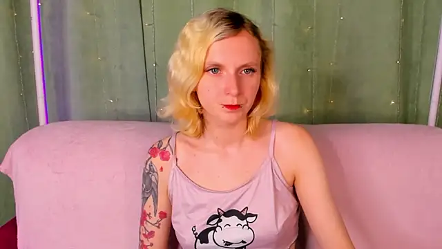 Snapshot of LikiLips chatting on June 2026 01:10:01 AM LikiLips online show from June 2026 01:10:01 AM