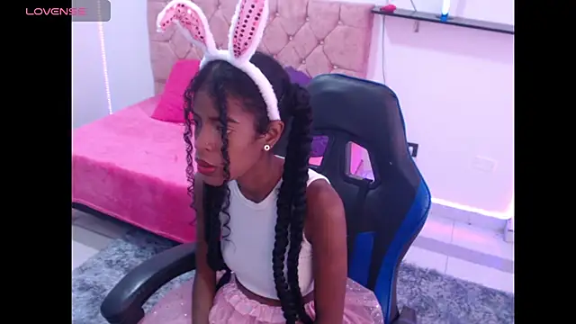 thianahorny online show from October 2025 12:28:01 PM