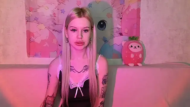 Snapshot of HoneyGold_ chatting on November 2025 02:43:02 AM HoneyGold online show from November 2025 02:43:02 AM