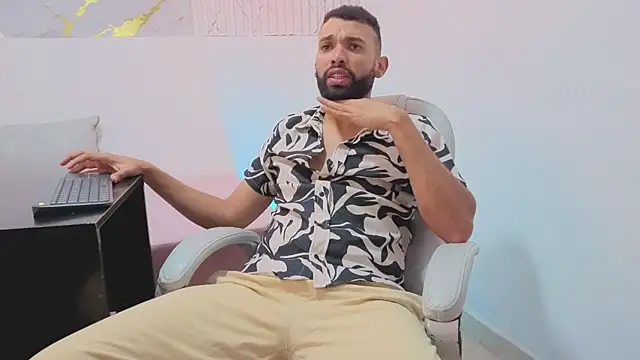 Snapshot of onlymen2025 chatting on December 2025 10:41:02 PM onlymen2025 online show from December 2025 10:41:02 PM