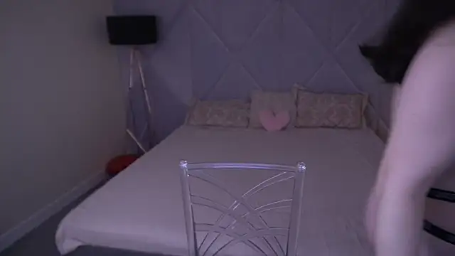 SnowWhiti online show from April 2026 07:15:01 PM