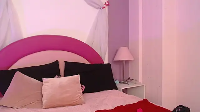 Snapshot of SweetRenata_ chatting on April 2026 12:58:01 PM SweetRenata online show from April 2026 12:58:01 PM