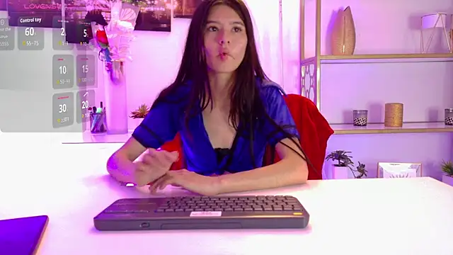 Snapshot of SweetRenata_ chatting on May 2026 01:06:01 PM SweetRenata online show from May 2026 01:06:01 PM
