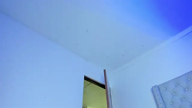 ChocoBunny1 online show from November 2025 04:34:02 AM