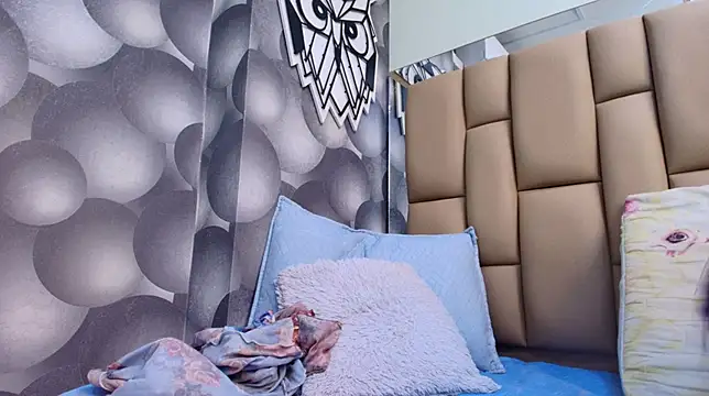 hannah teehn online show from October 2025 07:03:01 PM