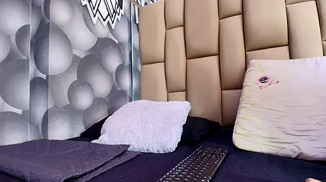 hannah teehn online show from November 2025 07:03:01 PM