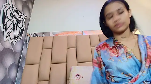 hannah teehn online show from November 2025 07:14:01 PM