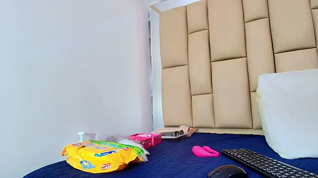 hannah teehn online show from November 2025 07:12:01 PM