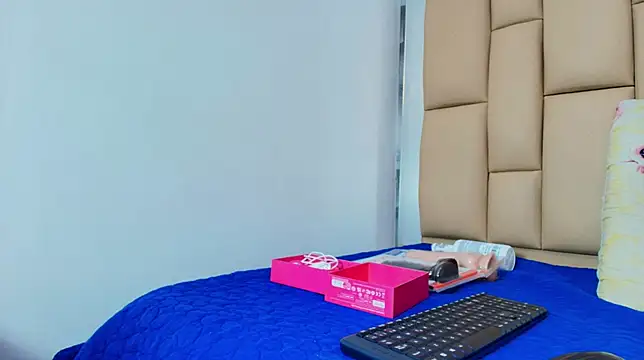 hannah teehn online show from November 2025 07:14:01 PM