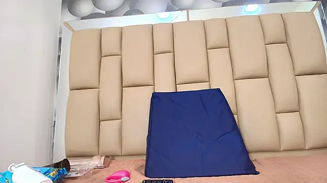 hannah teehn online show from November 2025 07:14:02 PM