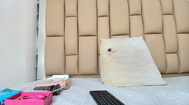 hannah teehn online show from November 2025 07:16:02 PM