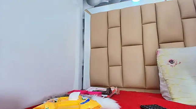 hannah teehn online show from December 2025 07:09:01 PM