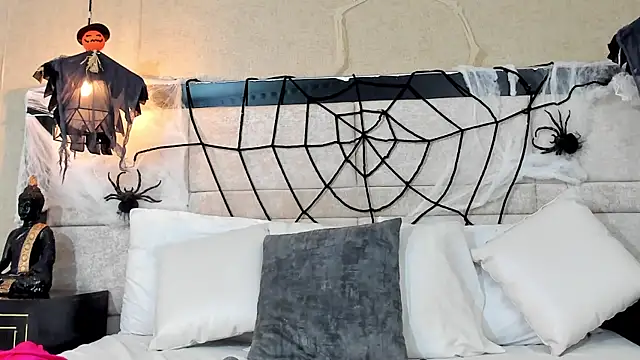 RousseWalker online show from October 2025 01:07:02 PM