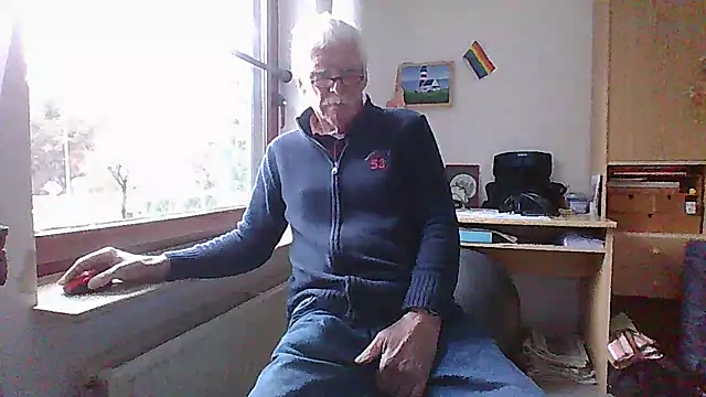 Snapshot of super-snoopy chatting on February 2026 08:40:02 AM super-snoopy online show from February 2026 08:40:02 AM