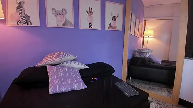 TanishaReyes online show from October 2025 07:59:01 PM