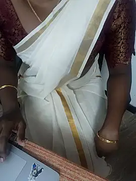 Snapshot of Tamilmallu-duskygirl03 chatting on November 2025 01:57:02 PM Tamilmallu-duskygirl03 online show from November 2025 01:57:02 PM