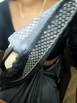 Snapshot of Tamilmallu-duskygirl03 chatting on November 2025 06:46:01 AM Tamilmallu-duskygirl03 online show from November 2025 06:46:01 AM