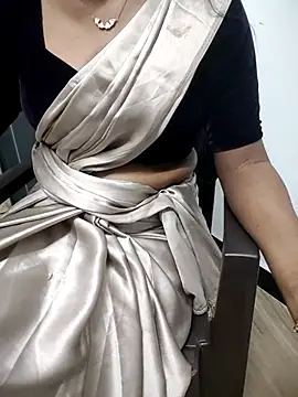 Snapshot of Tamilmallu-duskygirl03 chatting on November 2025 06:40:01 PM Tamilmallu-duskygirl03 online show from November 2025 06:40:01 PM