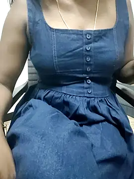 Snapshot of Tamilmallu-duskygirl03 chatting on November 2025 07:01:02 PM Tamilmallu-duskygirl03 online show from November 2025 07:01:02 PM