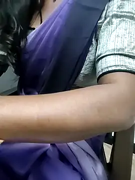 Snapshot of Tamilmallu-duskygirl03 chatting on November 2025 07:15:01 PM Tamilmallu-duskygirl03 online show from November 2025 07:15:01 PM