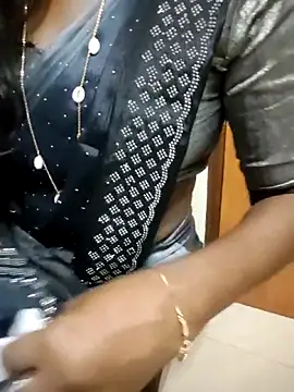 Snapshot of Tamilmallu-duskygirl03 chatting on December 2025 07:19:02 PM Tamilmallu-duskygirl03 online show from December 2025 07:19:02 PM