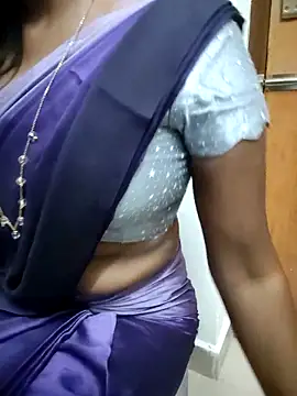 Snapshot of Tamilmallu-duskygirl03 chatting on December 2025 07:47:02 AM Tamilmallu-duskygirl03 online show from December 2025 07:47:02 AM