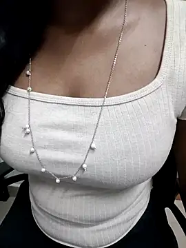 Snapshot of Tamilmallu-duskygirl03 chatting on March 2026 01:40:02 PM Tamilmallu-duskygirl03 online show from March 2026 01:40:02 PM