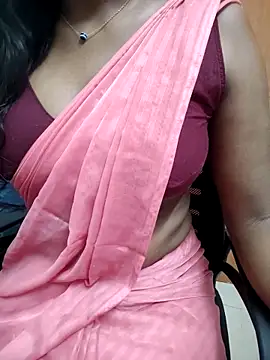 Snapshot of Tamilmallu-duskygirl03 chatting on June 2026 05:42:01 AM Tamilmallu-duskygirl03 online show from June 2026 05:42:01 AM