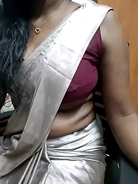 Snapshot of Tamilmallu-duskygirl03 chatting on June 2026 03:28:01 PM Tamilmallu-duskygirl03 online show from June 2026 03:28:01 PM