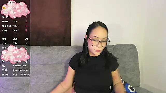 Kari Ruiz  online show from April 2026 10:46:02 PM