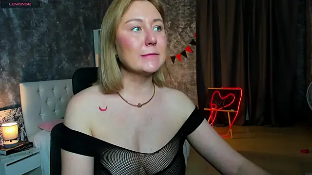 scent  of woman online show from November 2025 01:39:02 AM