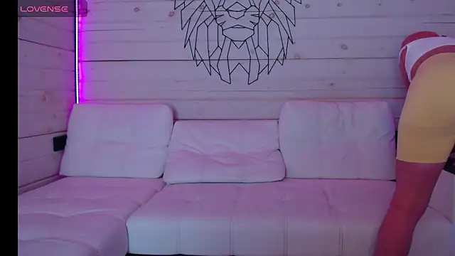 Snapshot of CandyBunie chatting on February 2026 03:24:02 AM CandyBunie online show from February 2026 03:24:02 AM