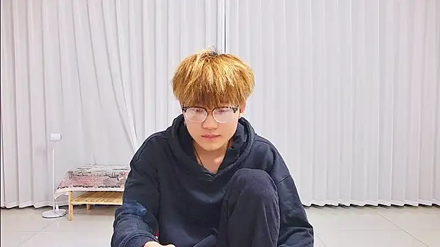 Snapshot of KK-cuteboy chatting on April 2026 06:22:02 AM KK-cuteboy online show from April 2026 06:22:02 AM