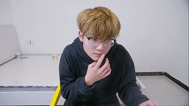 Snapshot of KK-cuteboy chatting on April 2026 03:37:01 AM KK-cuteboy online show from April 2026 03:37:01 AM